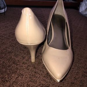 Nine West Nude Patent Point Heel [Size 9]
